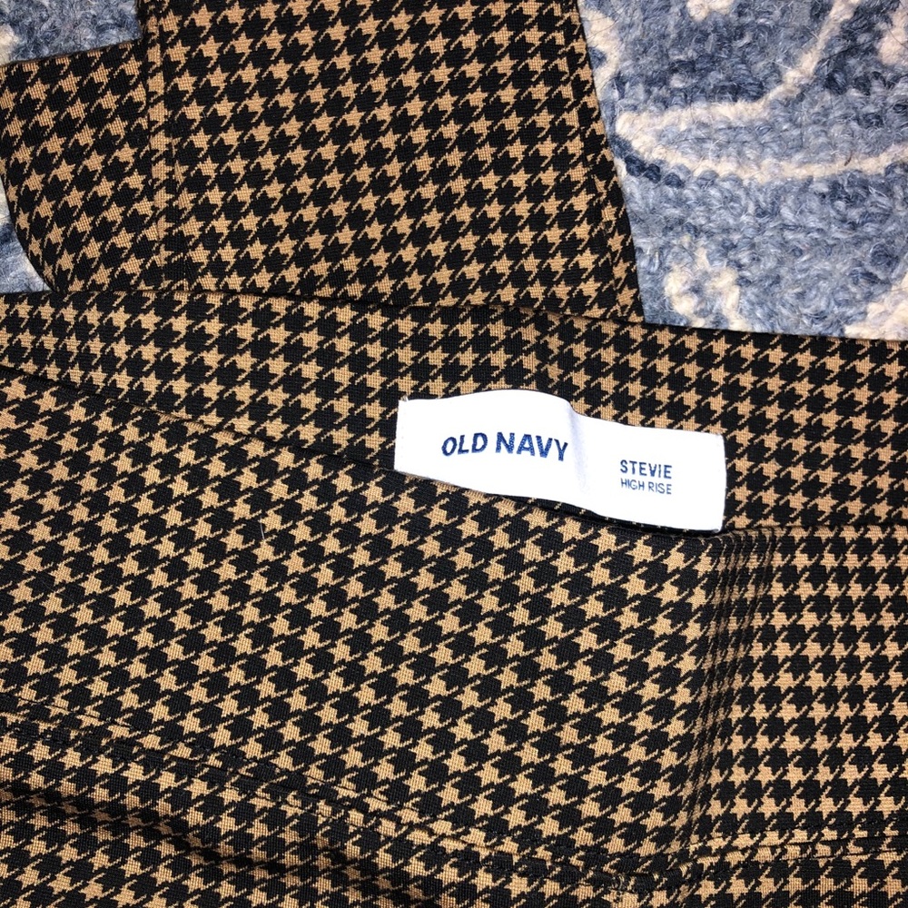 Black and Gold Old Navy Stevie Leggings